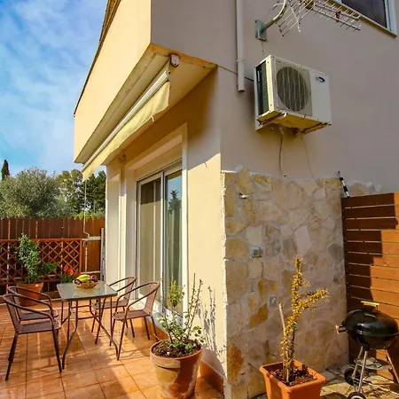 Aggeliki's Hideaway بيت للعطل *